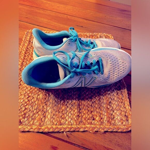 New Balance Women's Blue Running Shoes; Size 10; GREAT CONDITION - Picture 8 of 14